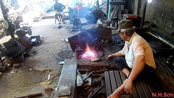 Người giữ lửa nghề rèn truyền thống ( The holder of traditional blacksmith fire )