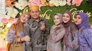 Acara lamaran Putri Isnari Da orang tua Asiz nyawer ke penonton