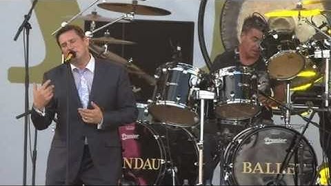 Gold Live version - Live performance video thumbnail