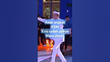 Anak angkat KDM di sekolahkan hingga lulus kuliah. sekarang sudah memiliki masa depan yg cerah.