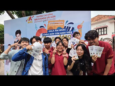 Video TRỰC TIẾP: Bối cảnh nào khi chọn trường cho con sau... - youtube