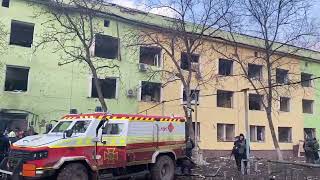 картинка: Армия РФ уничтожила детскую больницу в Мариуполе//Rus.army destroyed children's hospital in Mariupol