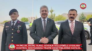 Vali̇ Yilmaz, Güvenli̇k Güçleri̇mi̇zle Uygulama Kontrol Noktasinda Trafi̇k Deneti̇mleri̇ne Katildi