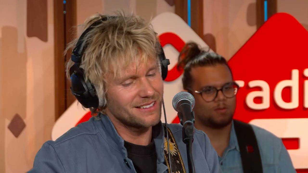 Guarda FRIDAY - Something About It | NPO Radio 2 su YouTube Guarda FRIDAY - Something About It | NPO Radio 2 su YouTube