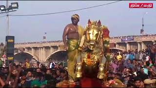 அழகர் வைகை ஆற்றில் இறங்கினார் | Azhagar River Entry Madurai Chithirai Thiruvizha 2018