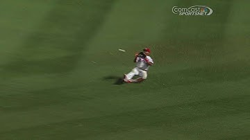 PHI@ATL: Byrd slides and makes a fine grab in right