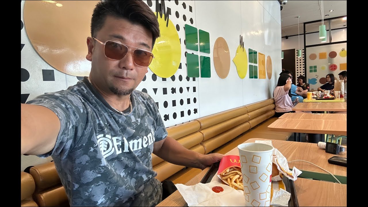 海外マクドナルド【生配信】マレーシアのコタバル市街のマクドナルドで