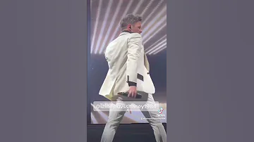 @ShaneFilanOfficial front row Glasgow close up bum shake #shanefilan #westlife #nickybyrne