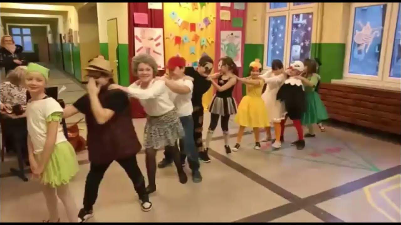 Przedstawienie Rzepka W Wykonaniu Dzieci Przedstawienie pt. "Rzepka" w wykonaniu uczniów z klasy 3a z okazji
