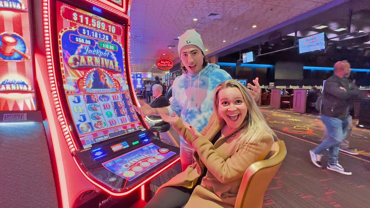 Married Couple WINS BIG On Las Vegas Slot Machine!! 😍🎰 - YouTube