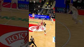 Sylvain Francisco closes the 1st quarter with a triple. 🎯