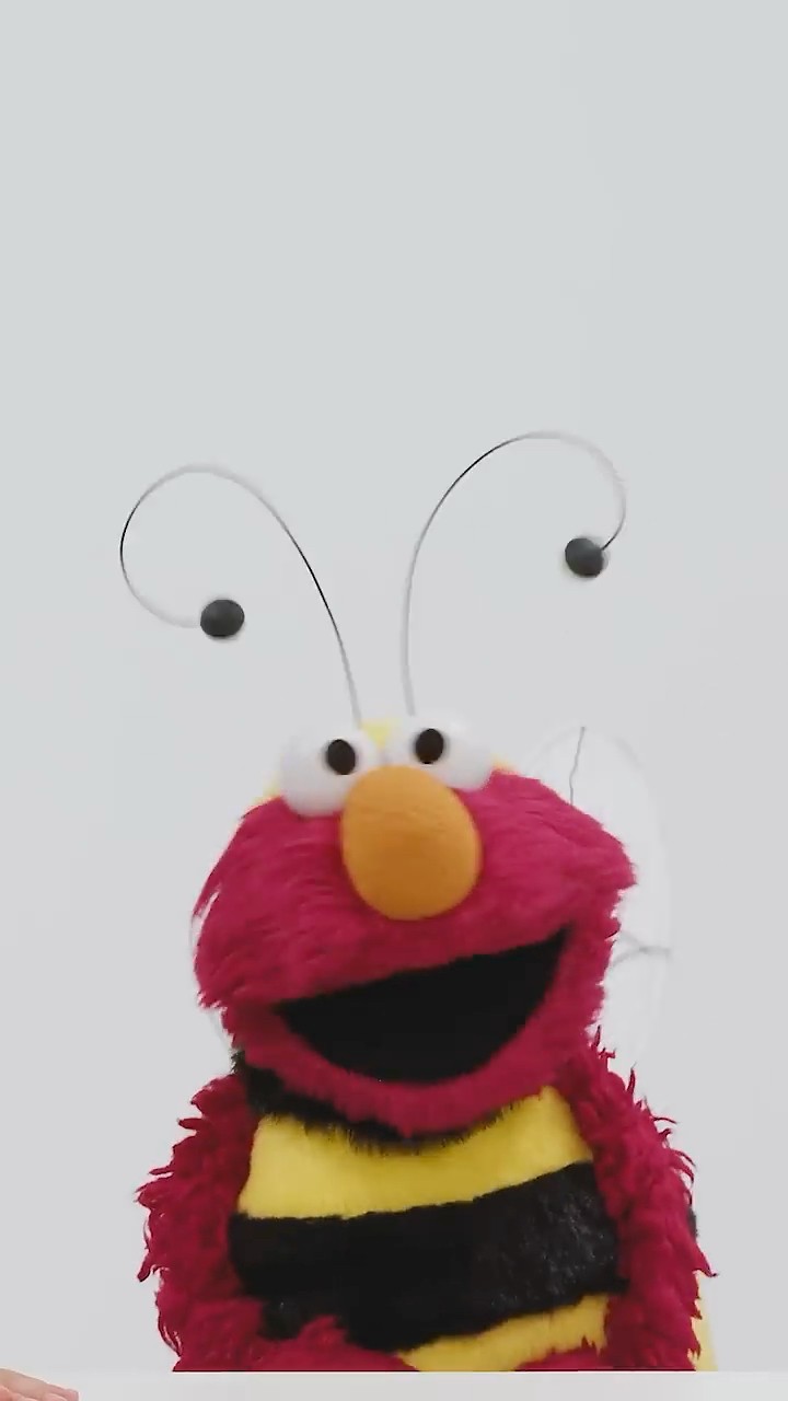 Bee Jokes with Elmo! ?? #sesamestreet #GiftofGiggles