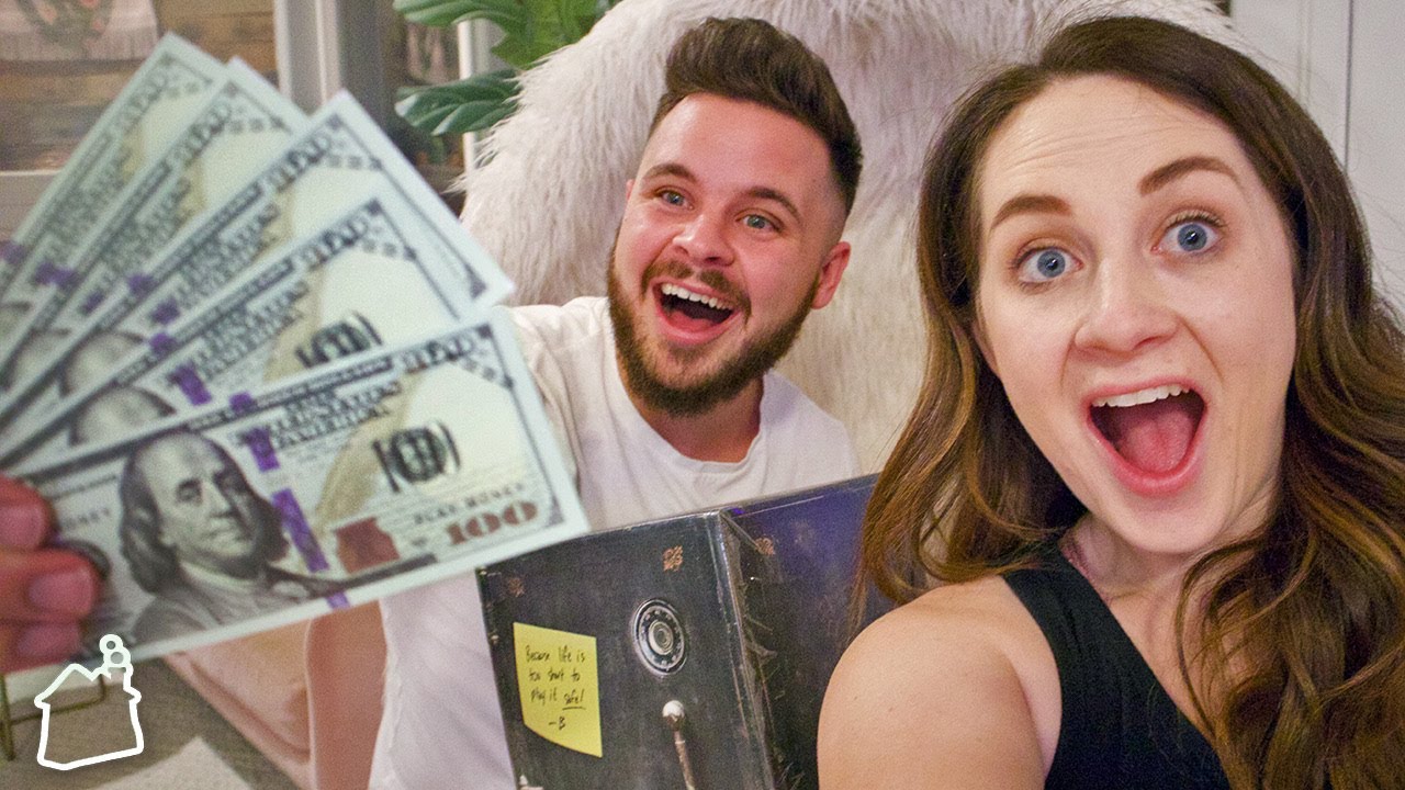 Random Cash SENDING REAL CASH $$ TO RANDOM PEOPLE! - Mystery Safe Surprise! - YouTube