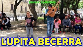 Miniatura de vídeo de "LUPITA Niña Que Canta FASCINANTE En El Centro De Guadalajara"