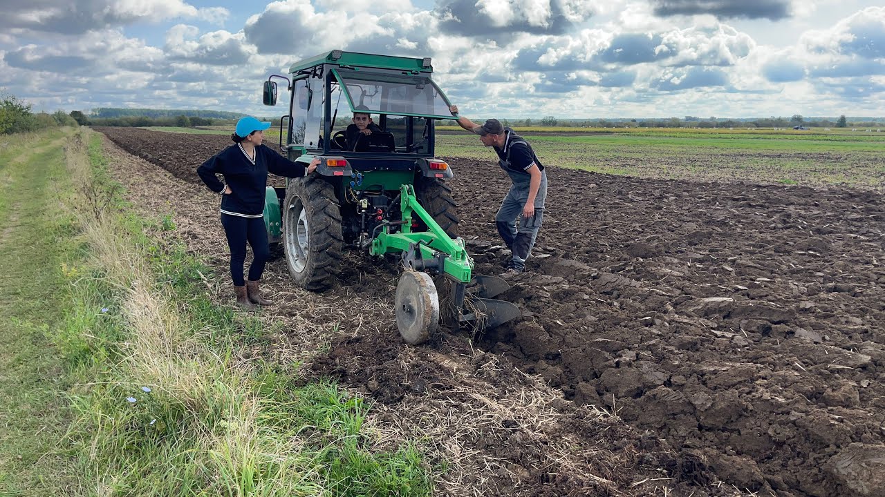 Оранка ДТЗ 5404/ з плугом 2/30! Крадіжка кукурудзи)))