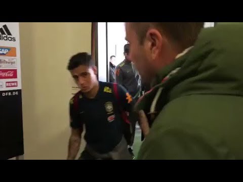 Coutinho doesnt like the Salah! Mané Mané! Song
