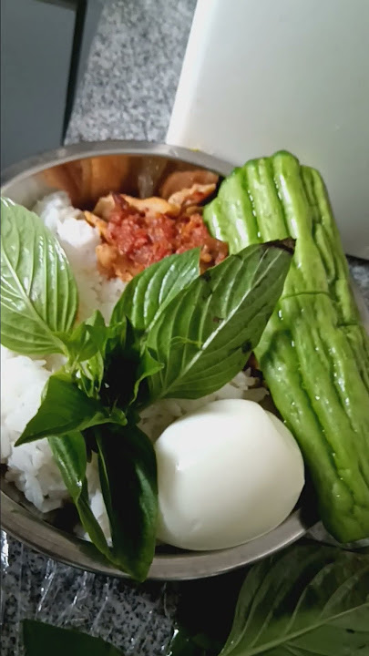 eggs with chili paste and raw vegetables are awesome #short #lunch #rawvegetables with chili past...