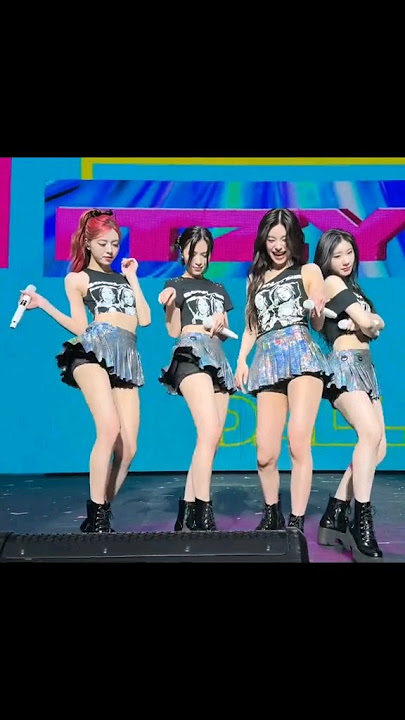 Queens of mini dress and the moves.. #itzy #yeji #ryujin #yuna #chareyoung