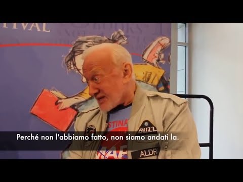 Video: Buzz aldrin e neil armstrong erano amici?