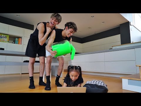 slime-prank-on-little-sister!