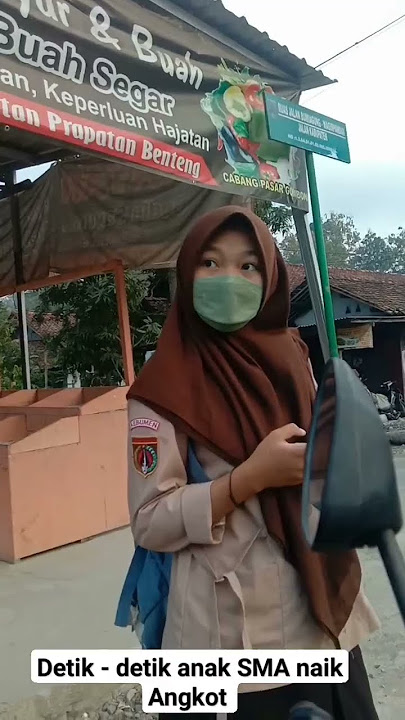 Detik-detik cewe cantik SMA naik angkot