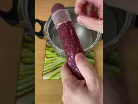 Как быстро почистить колбасу оболочки.