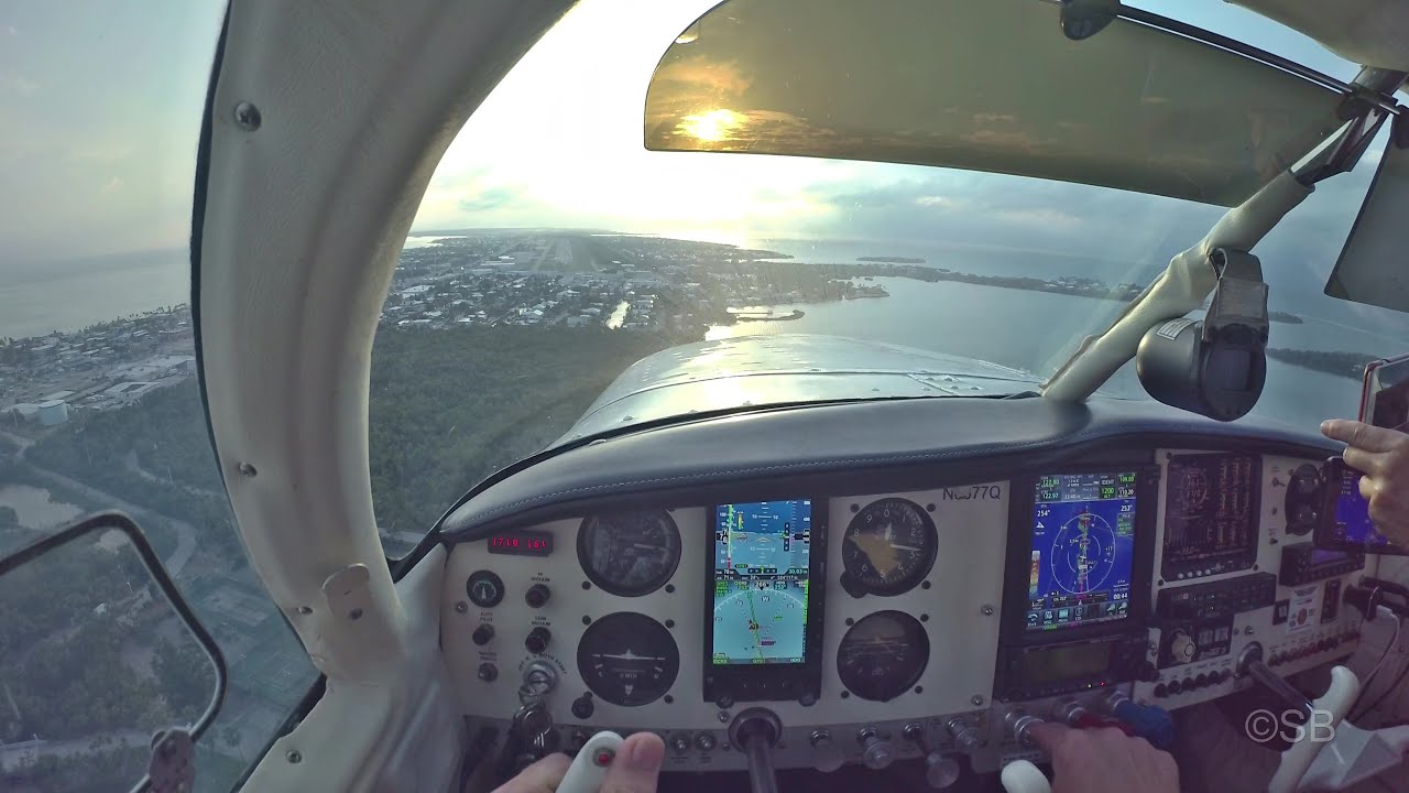 Marathon Airport, MTH, Florida Keys: Approach and landing runway 25, Cockpit view with instruments.