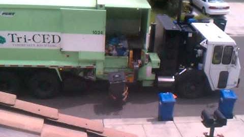 Tri-CED Community Recycling Truck 1034