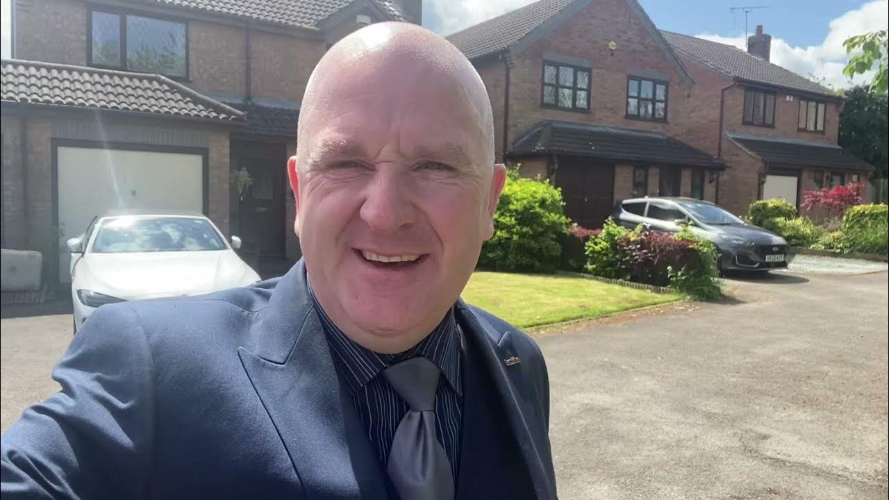 Property for sale in Nuneaton Wentworth Drive Whitestone with Hawkins