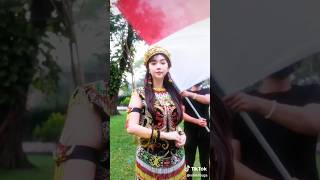 Trend Bendera Baju Adat Dayak