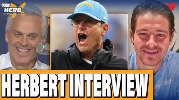 Justin Herbert vertelt Colin Cowherd wat Chargers HC Jim Harbaugh zo bijzonder maakt | THE HERD NFL