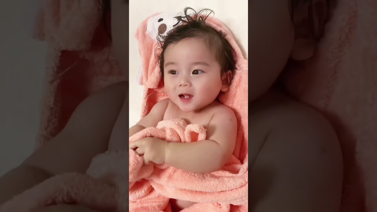 她真的有点乖耶,全程都好配合爱洗澡的小宝宝被你萌化了骗你生女儿创作灵感