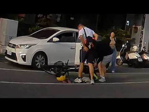 【車禍影片】開門就送見面禮（2026.10.22 嘉義市東區民族路
