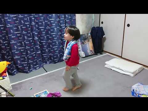 A 3-year-old Takkun who sings and dances while watching "Naniwa Danshi Shinshin LOVE PV".