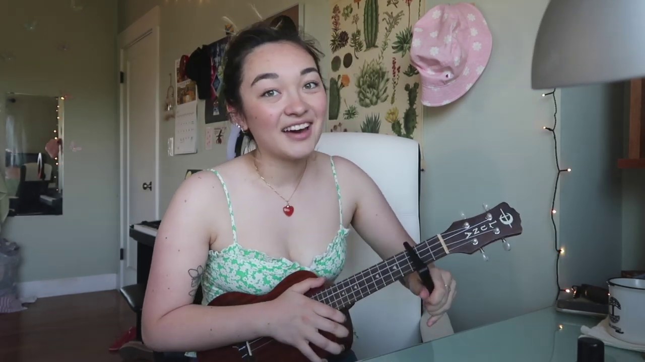 mxmtoon how to play 'seasonal depression' on ukulele! YouTube