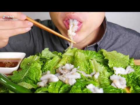 اكل الاخطبوط حي في كوريا