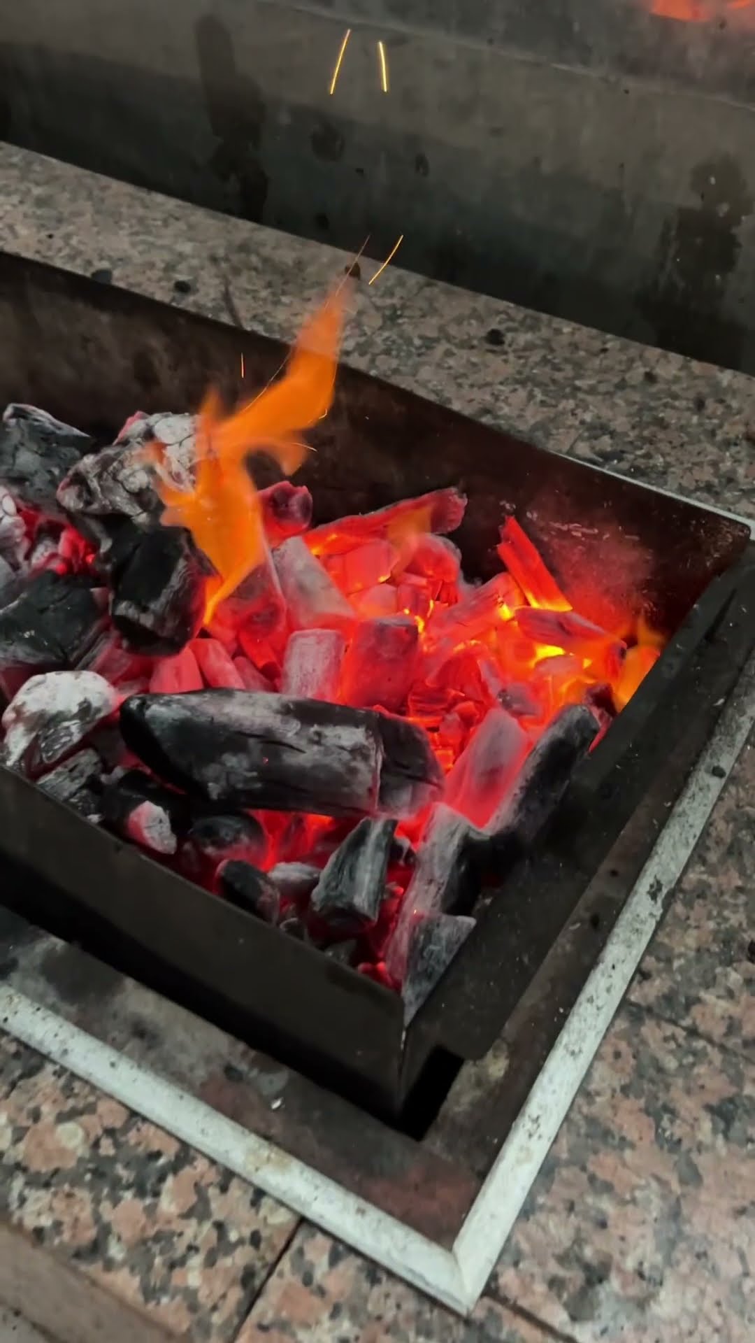Schaschlikspieße auf Holzkohle gegrillt, köstlich. Einfache marinade ...