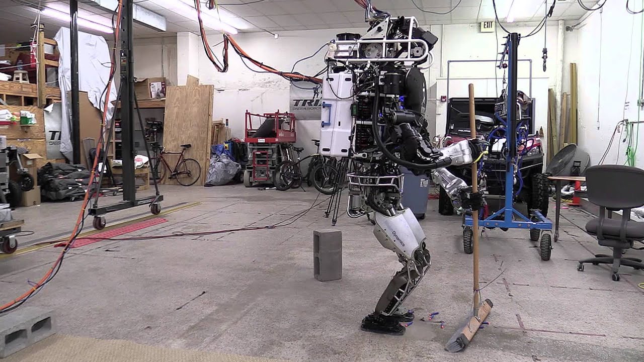 #видео дня | Робот Boston Dynamics хочет забрать лавры у Roomba. Фото.