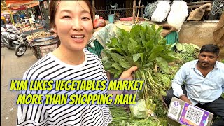 Kim Likes Vegetables Market More Than Shopping Mall In India