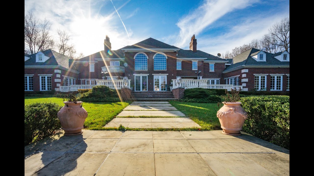 Luxury Property Tour With Maria Babaev: 1 Bel Air Court in Upper Brookville