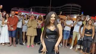بائع الايس كريم التركي رقص بنت جميلة جداً شاهد ??