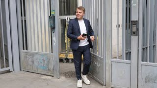 Француя: снял ли левый политик Луи Бояр часы Rolex перед интервью?