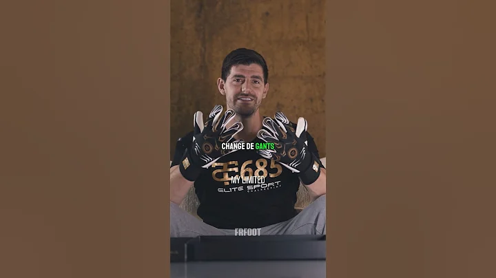 Des gants neufs à chaque match ? 🧤🤔 #football #shorts #shortvideo #foot