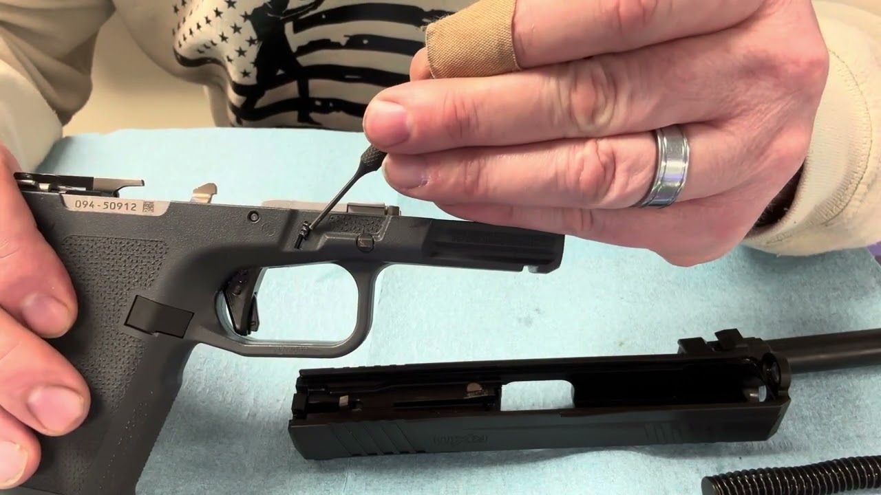 Разборка, снятие и сборка блока управления огнем пистолета Ruger RXM.