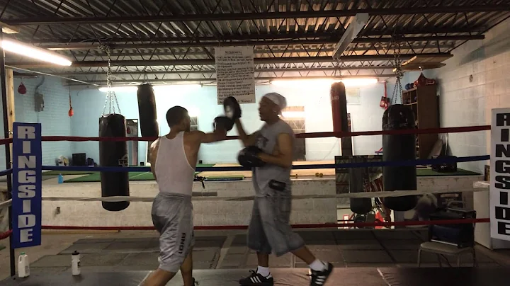 Here's amateur Frankie Espinal getting some mitt w...