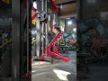 latihan di gym shoulder press pake smith machine