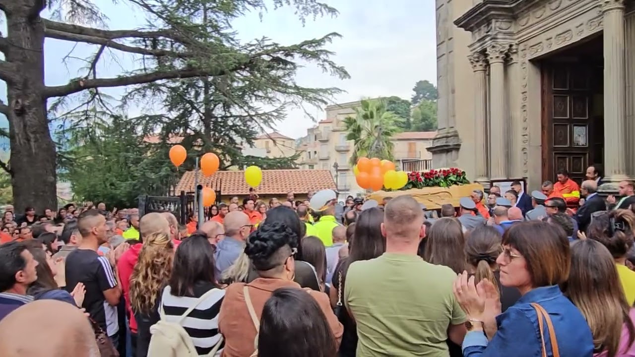 Tortorici: commosso addio a Sebastiano Calà Campana, il forestale morto in servizio in un incidente