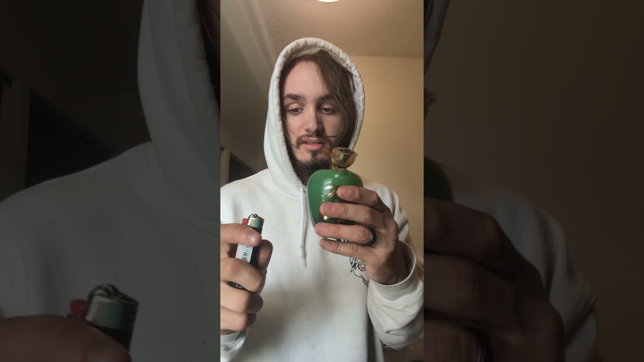Smoke Sesh With Apple Bong 🍎🌿💨