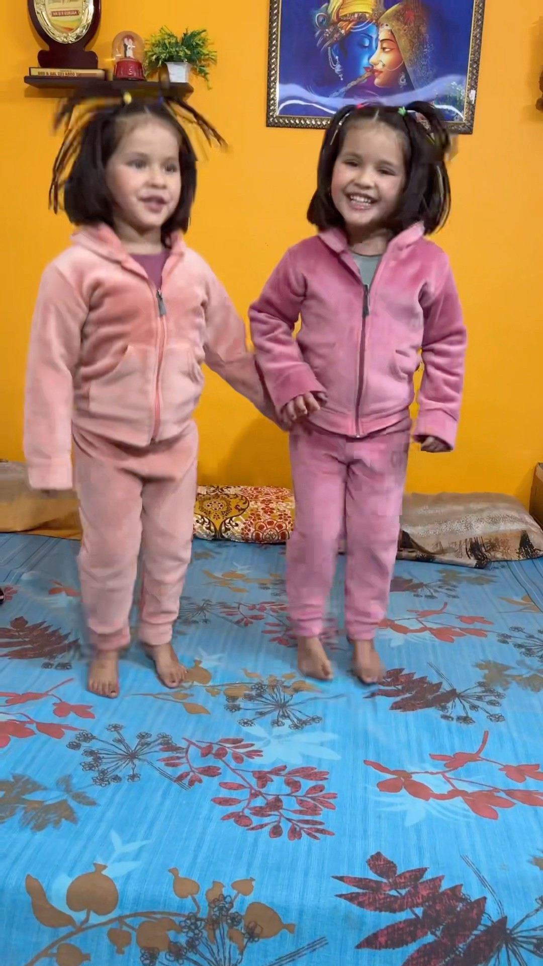 Vedika Akshita ne mumma ki bat nahi mani??