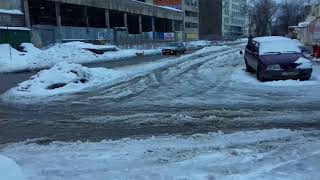 Нечищенные дворы, открытые люки и бродячие собаки в Заводском районе Саратова Нечищенные дворы, открытые люки и бродячие собаки в Заводском районе Саратова